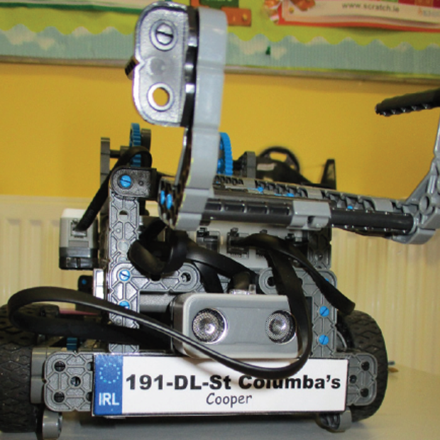 An dúshlán VEX IQ á chur i gcrích